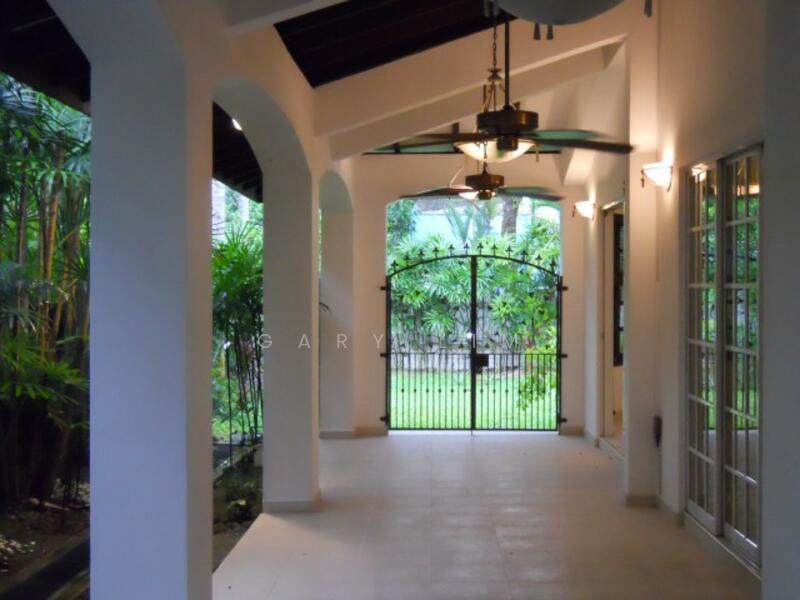 For Rent - Nostalgic Semi d with Lush Greenery