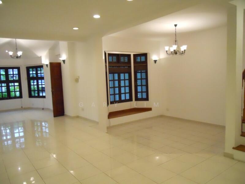 For Rent - Nostalgic Semi d with Lush Greenery