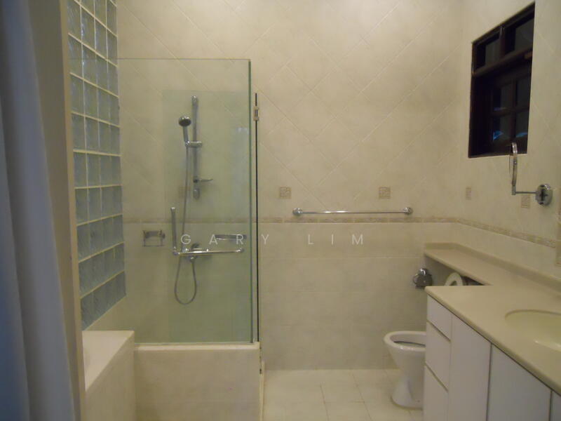 For Rent - Nostalgic Semi d with Lush Greenery