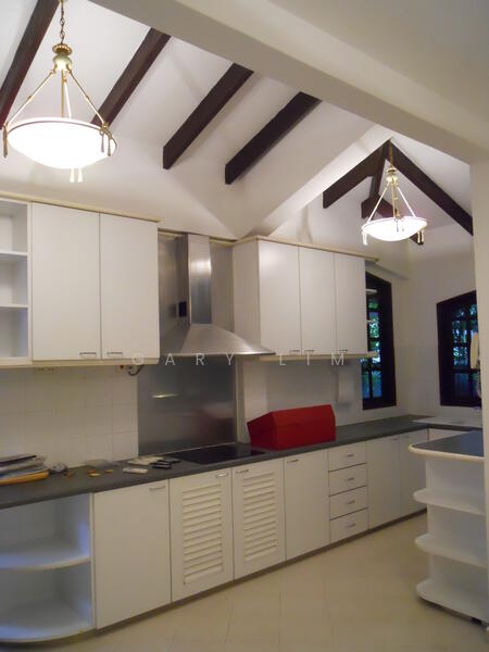 For Rent - Nostalgic Semi d with Lush Greenery