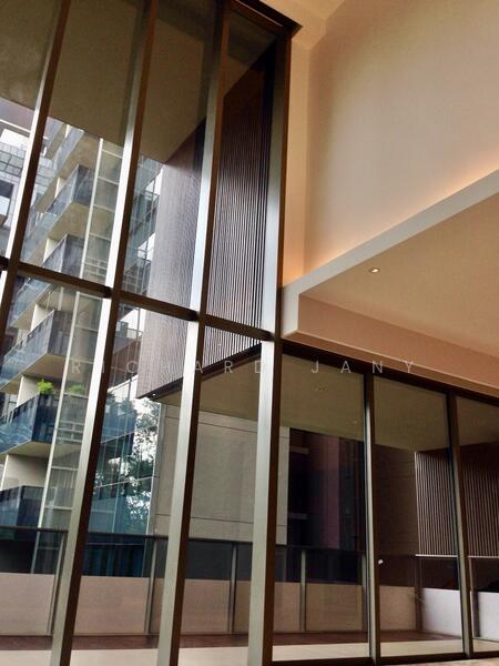 Look at that ceiling height!