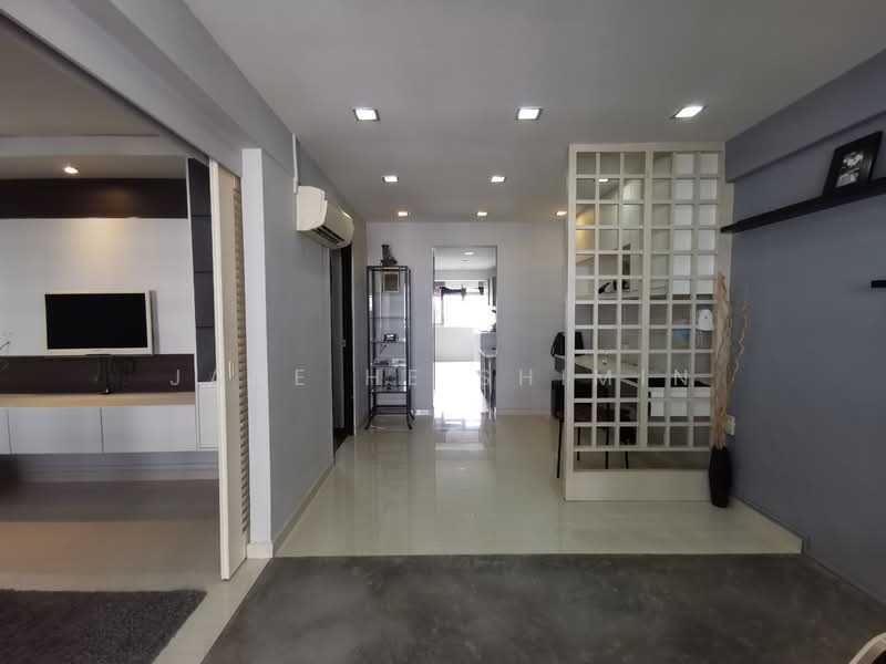 4 Lorong Lew Lian, 4 Lorong Lew Lian, 2 Bedrooms, 689 sqft, HDB Flat For Rent, by Jane He Shimin, 23732180 - PropertyGuru.com.sg