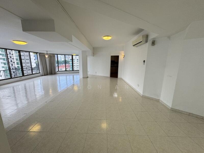 Spacious living and dining area
