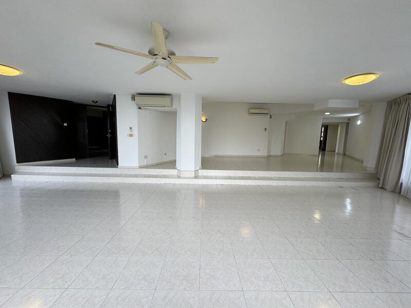 Spacious living and dining area