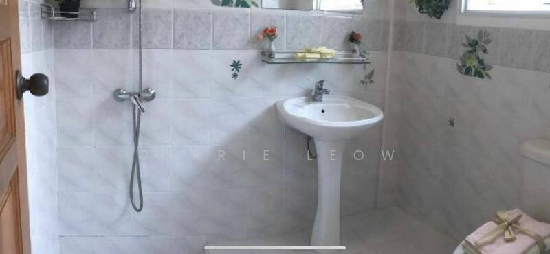 Wow lovely 2 storey sunset bungalow with pool & garden, Sunset drive, 4 Bedrooms, 5,000 sqft, Good Class Bungalow For Rent, by Carrie Leow, 23735138 - PropertyGuru.com.sg