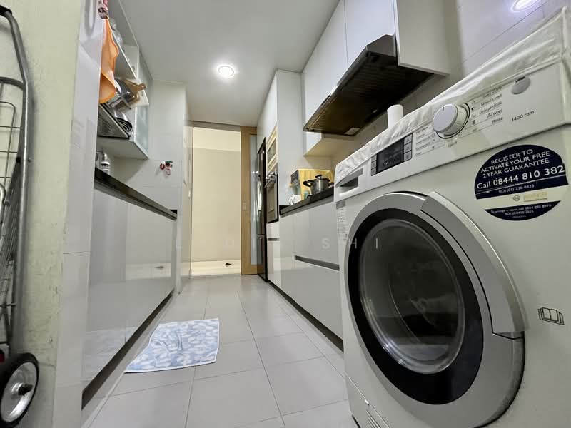 Casa Merah Condominium For Sale at S$ 2,050,000 | PropertyGuru Singapore - Functional kitchen