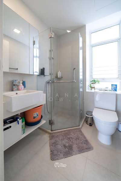 The Cascadia, 945 Bukit Timah Road, 2 Bedrooms, 883 sqft, Condominium For Rent, by Diana Teow, 23747429 - Bathroom (Furniture may differ) - PropertyGuru.com.sg