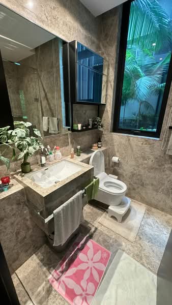 Martin Modern, 10 Martin Place, 3 Bedrooms, 1,012 sqft, Apartment For Rent, by Fong Lai Cheng Jasmine, 23749339 - Common Bath - PropertyGuru.com.sg