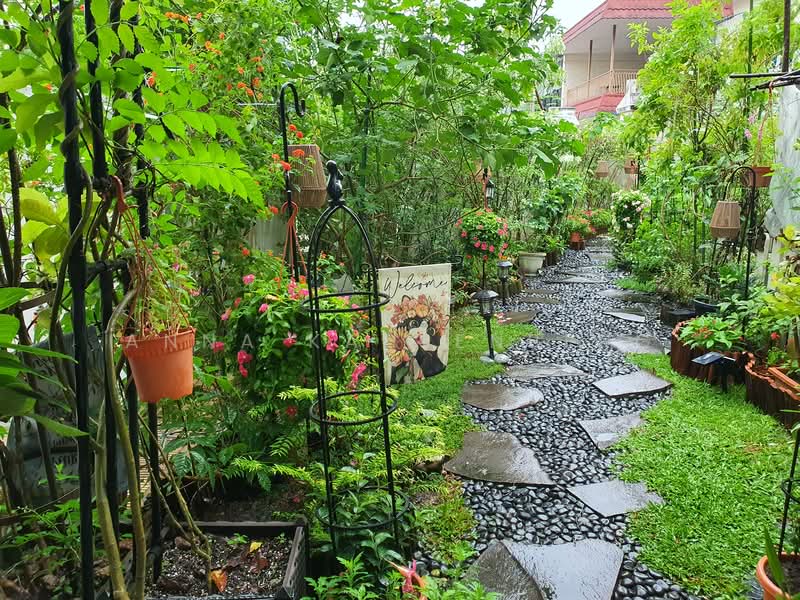 Jalan Pari Kikis, Jalan Pari Kikis, 4 Bedrooms, 4,700 sqft, Semi-Detached House For Sale, by Anna Kahlenberg, 23750760 - PropertyGuru.com.sg