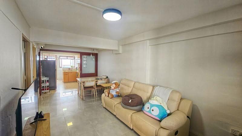 11 Holland Drive, 11 Holland Drive, Tanglin / Holland / Bukit Timah, 2 Bedrooms, 700 sqft, HDB Flat For Rent, by Sam Chin, 23751713 - Living Room - PropertyGuru.com.sg