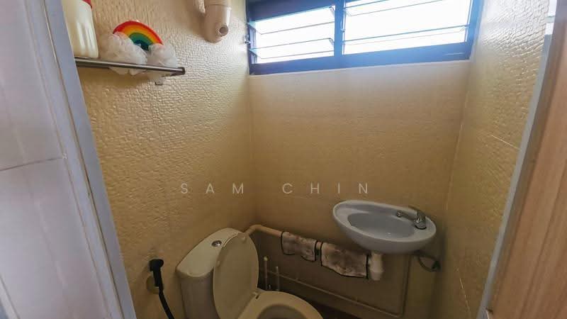 11 Holland Drive, 11 Holland Drive, Tanglin / Holland / Bukit Timah, 2 Bedrooms, 700 sqft, HDB Flat For Rent, by Sam Chin, 23751713 - Bathroom - PropertyGuru.com.sg
