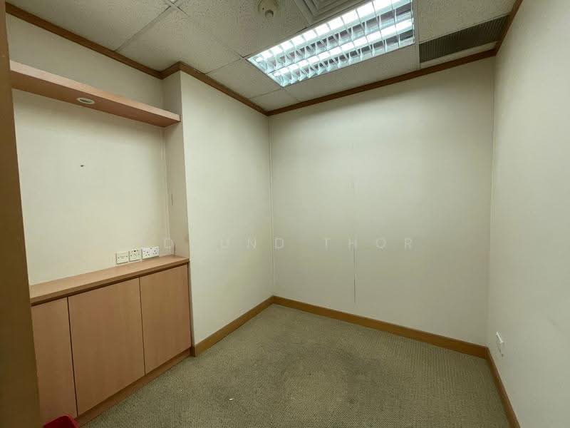 High Street Plaza, 77 High Street, City Hall / Clarke Quay, 615 sqft, Office For Rent, by Edmund Thor, 23754736 - Pantry corner or meeting corner - CommercialGuru.com.sg