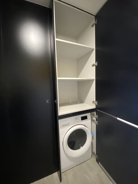 Grandeur Park Residences, 11 Bedok South Avenue 3, 2 Bedrooms, 592 sqft, Condominium For Rent, by KK Lee, 23755044 - Washer/dryer and storage area - PropertyGuru.com.sg