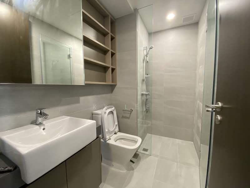 Grandeur Park Residences, 11 Bedok South Avenue 3, 2 Bedrooms, 592 sqft, Condominium For Rent, by KK Lee, 23755044 - Common bath - PropertyGuru.com.sg