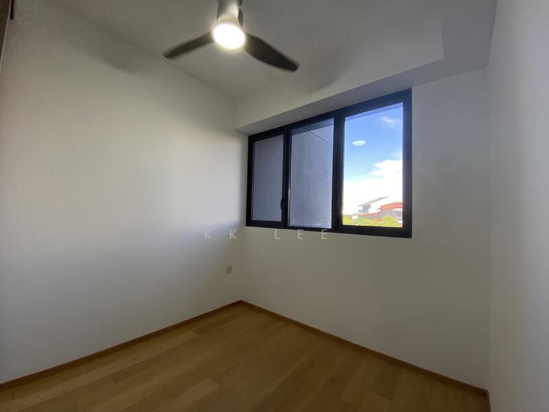 Grandeur Park Residences, 11 Bedok South Avenue 3, 2 Bedrooms, 592 sqft, Condominium For Rent, by KK Lee, 23755044 - Bedrm 2 with nice external view too - PropertyGuru.com.sg