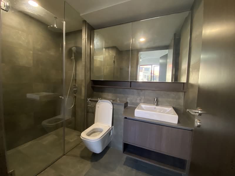 Grandeur Park Residences, 11 Bedok South Avenue 3, 2 Bedrooms, 592 sqft, Condominium For Rent, by KK Lee, 23755044 - Master bath - PropertyGuru.com.sg