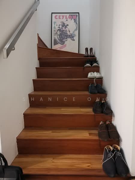 Sims Edge, 1 Geylang East Avenue 2, 2 Bedrooms, 872 sqft, Condominium For Rent, by Shanice ONG, 23766067 - Staircase to upper level - PropertyGuru.com.sg