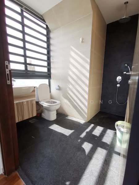 Sims Edge, 1 Geylang East Avenue 2, 2 Bedrooms, 872 sqft, Condominium For Rent, by Shanice ONG, 23766067 - Attached bathroom (Lower floor) - PropertyGuru.com.sg