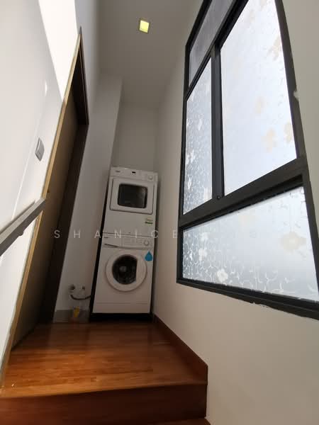 Sims Edge, 1 Geylang East Avenue 2, 2 Bedrooms, 872 sqft, Condominium For Rent, by Shanice ONG, 23766067 - Washer & Dryer  - PropertyGuru.com.sg