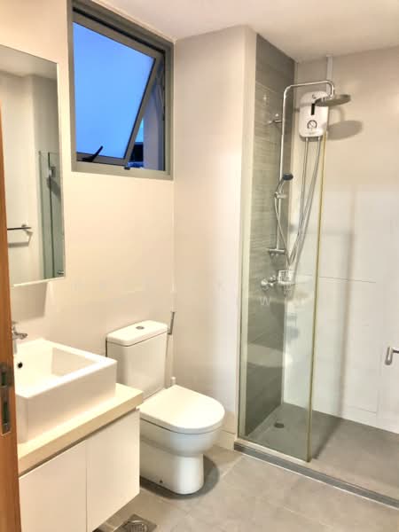 La Brisa, 50 Lorong 28 Geylang, 2 Bedrooms, 527 sqft, Condominium For Rent, by Patrick See Kok Yew, 23766379 - Interconnecting shared bathroom - PropertyGuru.com.sg