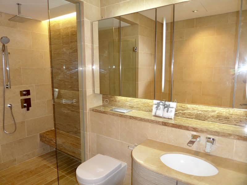 DUO Residences, 1 Fraser Street, 3 Bedrooms, 1,722 sqft, Apartment For Sale, by Lee Yoong Tai Esther, 23767405 - master bathroom - PropertyGuru.com.sg