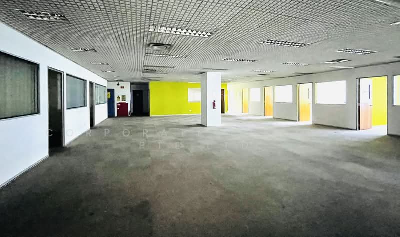 ENTIRE BUILDING FOR LEASE: OWN GROUND FLOOR Storage, Production, Corporate HQ Office. Open Parking, Tampines/ Bedok/ Simei CONTACT: +6596881177 Adrian.Koh@corporatevisions.com.sg, Eunos / Geylang / Paya Lebar, 90,000 sqft, Factory / Workshop (B2) For Rent, by ADRIAN KOH HT, 23773066 - Semi fitted office - CommercialGuru.com.sg
