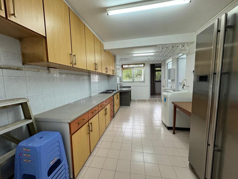 Efficient layout at kitchen with yard