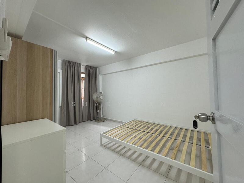 Master Bedroom with queen sized bed