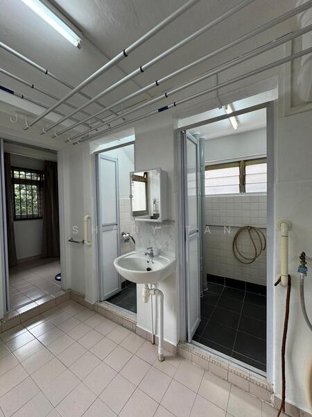 Natural ventilated toilet and shower room