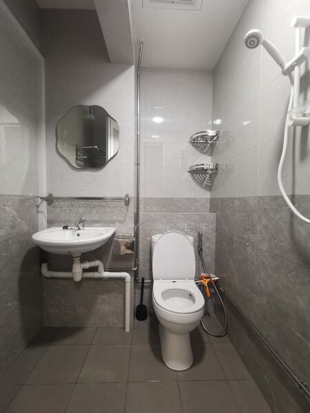People's Park Centre - J. Master Bathroom 