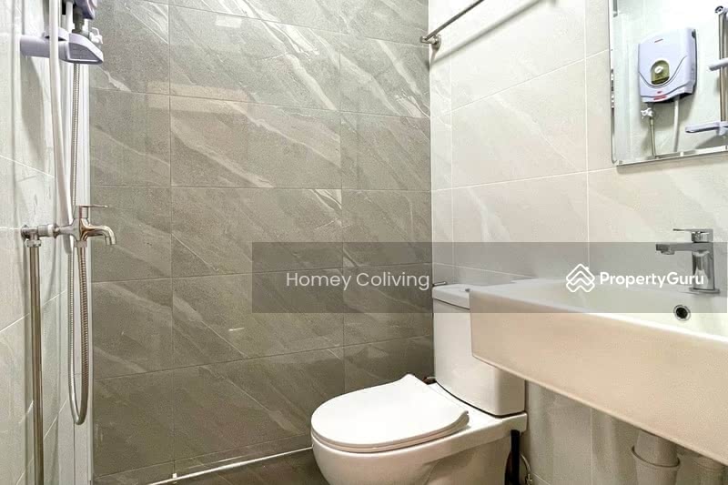 Common bathroom 2