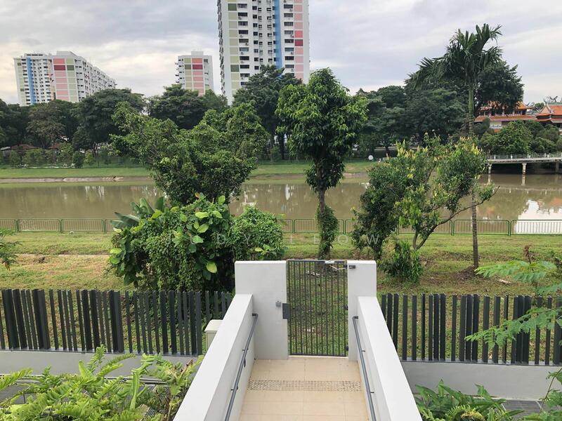 Side gate to Sungei Pandan