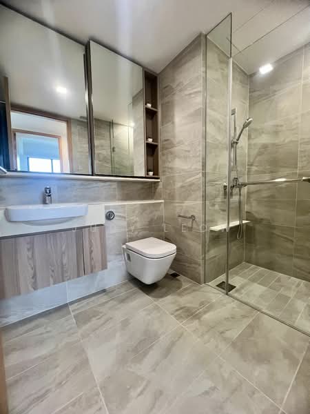 Twin VEW, 93 West Coast Vale, 2 Bedrooms, 743 sqft, Condominium For Rent, by Judy Leow, 23786740 - Common bathroom - PropertyGuru.com.sg