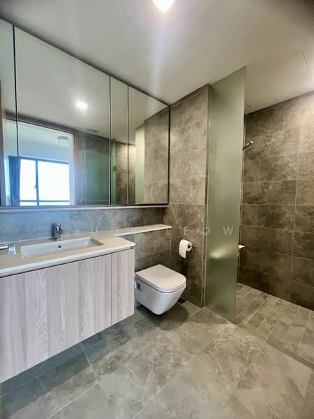 Twin VEW, 93 West Coast Vale, 2 Bedrooms, 743 sqft, Condominium For Rent, by Judy Leow, 23786740 - Master en-suite bathroom - PropertyGuru.com.sg