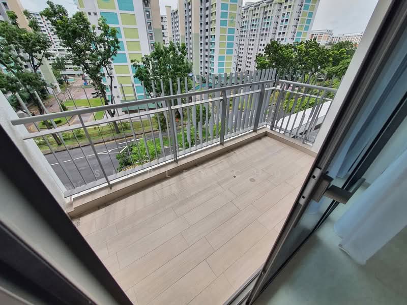 Forest Woods, , 3 Bedrooms, 915 sqft, Condominium For Rent, by Shirley Chua, 23789096 - Living room balcony - PropertyGuru.com.sg