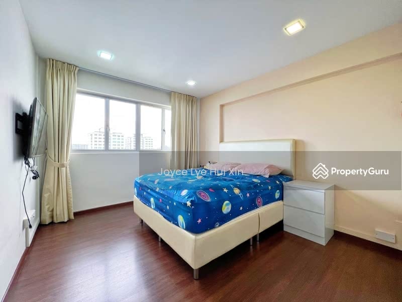 For Sale - 212 Jurong East Street 21