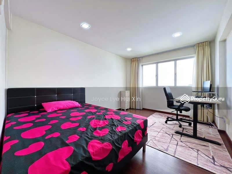 For Sale - 212 Jurong East Street 21