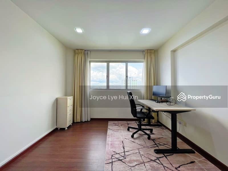 For Sale - 212 Jurong East Street 21