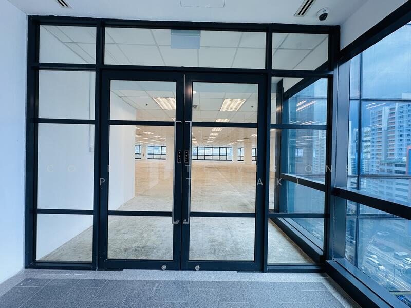 MODERN BUSINESS SPACE @ City Fringe with Grand Reception. Semi-fitted, Aircon. 5 Mins Bendemeer MRT, Size: 7000~9000 sqft. CONTACT: +6596881177 Adrian.Koh@corporatevisions.com.sg, 7,300 sqft, Light Industrial (B1) For Rent, by KOH HOONG TSE (ADRIAN), 23790707 - Lift Lobby Frontage - CommercialGuru.com.sg