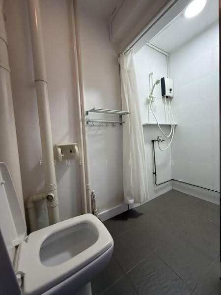 125 Lorong 1 Toa Payoh, 125 Lorong 1 Toa Payoh, Balestier / Toa Payoh, Studio, 200 sqft, HDB Flat For Rent, by Ernest Phua, 23799979 - Bathroom - PropertyGuru.com.sg