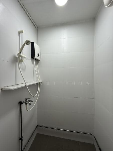 125 Lorong 1 Toa Payoh, 125 Lorong 1 Toa Payoh, Balestier / Toa Payoh, Studio, 200 sqft, HDB Flat For Rent, by Ernest Phua, 23799979 - Bathroom - PropertyGuru.com.sg