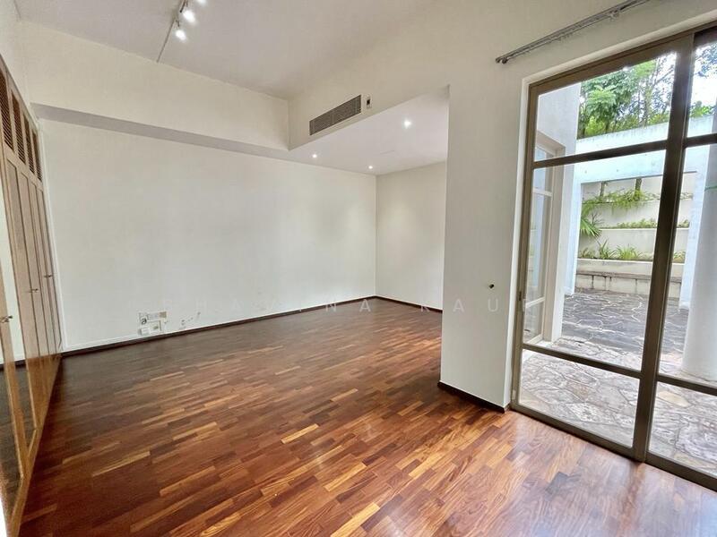 Belmont GCB with swimming pool, lush courtyard and large driveway., Belmont Road, 5 Bedrooms, 7,200 sqft, Good Class Bungalow For Rent, by Bhavina Kaur, 23804228 - PropertyGuru.com.sg