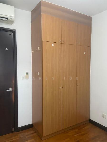 Burlington Square, 175B Bencoolen Street, Beach Road / Bugis / Rochor, Room Rental, 200 sqft, Apartment For Rent, by Karen Tse, 23811657 - Wardrobe - PropertyGuru.com.sg