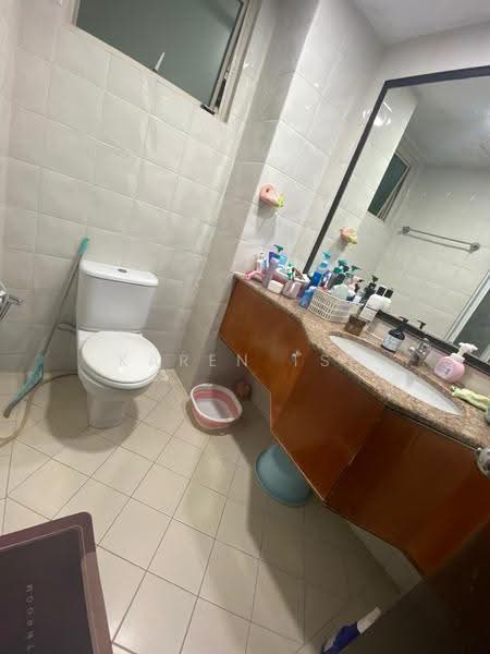 Burlington Square, 175B Bencoolen Street, Beach Road / Bugis / Rochor, Room Rental, 200 sqft, Apartment For Rent, by Karen Tse, 23811657 - Bathroom - PropertyGuru.com.sg