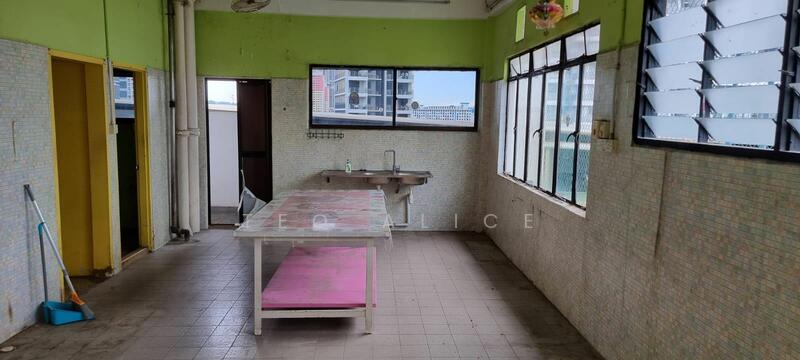 Golden Wall Flatted Factory, 2 Jalan Rajah, 1,572 sqft, Light Industrial (B1) For Sale, by Teo Alice, 23815691 - CommercialGuru.com.sg