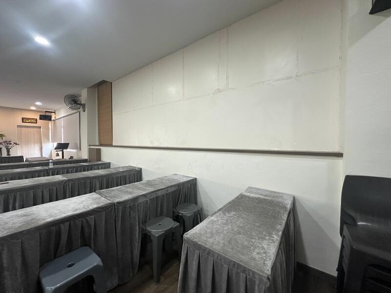 Golden Wall Flatted Factory, 2 Jalan Rajah, 1,572 sqft, Light Industrial (B1) For Sale, by Teo Alice, 23815691 - CommercialGuru.com.sg