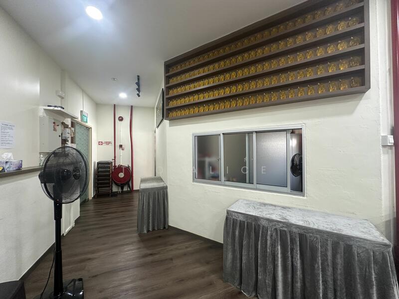Golden Wall Flatted Factory, 2 Jalan Rajah, 1,572 sqft, Light Industrial (B1) For Sale, by Teo Alice, 23815691 - CommercialGuru.com.sg