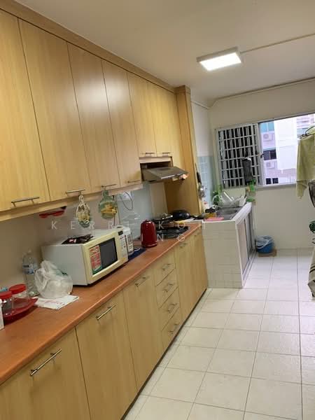 130 Bukit Batok West Avenue 6, 130 Bukit Batok West Avenue 6, 2 Bedrooms, 785 sqft, HDB Flat For Rent, by Kerri Koh Li Ping, 23823377 - Fully equipped kitchen - PropertyGuru.com.sg