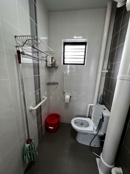 130 Bukit Batok West Avenue 6, 130 Bukit Batok West Avenue 6, 2 Bedrooms, 785 sqft, HDB Flat For Rent, by Kerri Koh Li Ping, 23823377 - PropertyGuru.com.sg