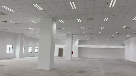 Column free / 5m high non Jtc industrial 5000/10,000 Sqft avail, , 10,500 sqft, Light Industrial (B1) For Rent, by Leow Kok Wee, 23831837 - CommercialGuru.com.sg